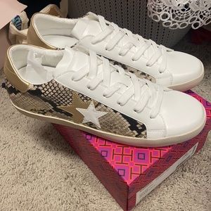 Snakeskin shoes never been worn